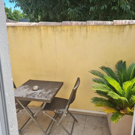 Chambre Cosy Avec Terrasse Apartment Arles Exterior photo