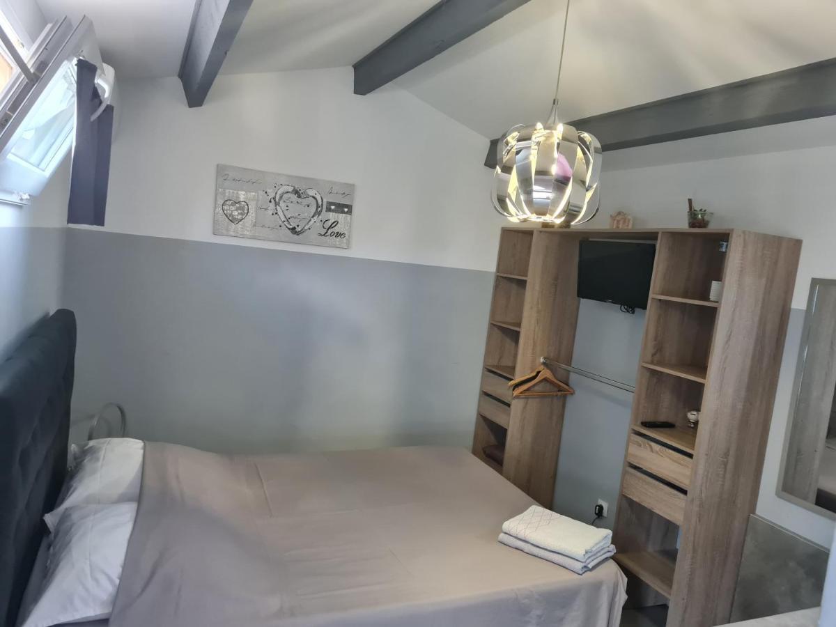 Chambre Cosy Avec Terrasse * Arles